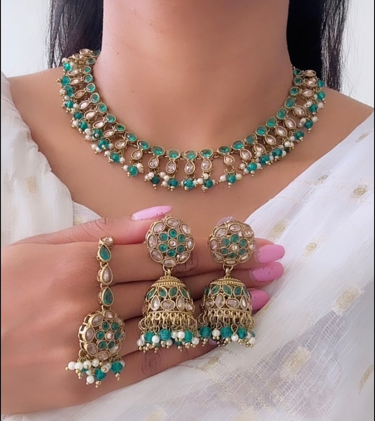 Necklace set in Rama green colour