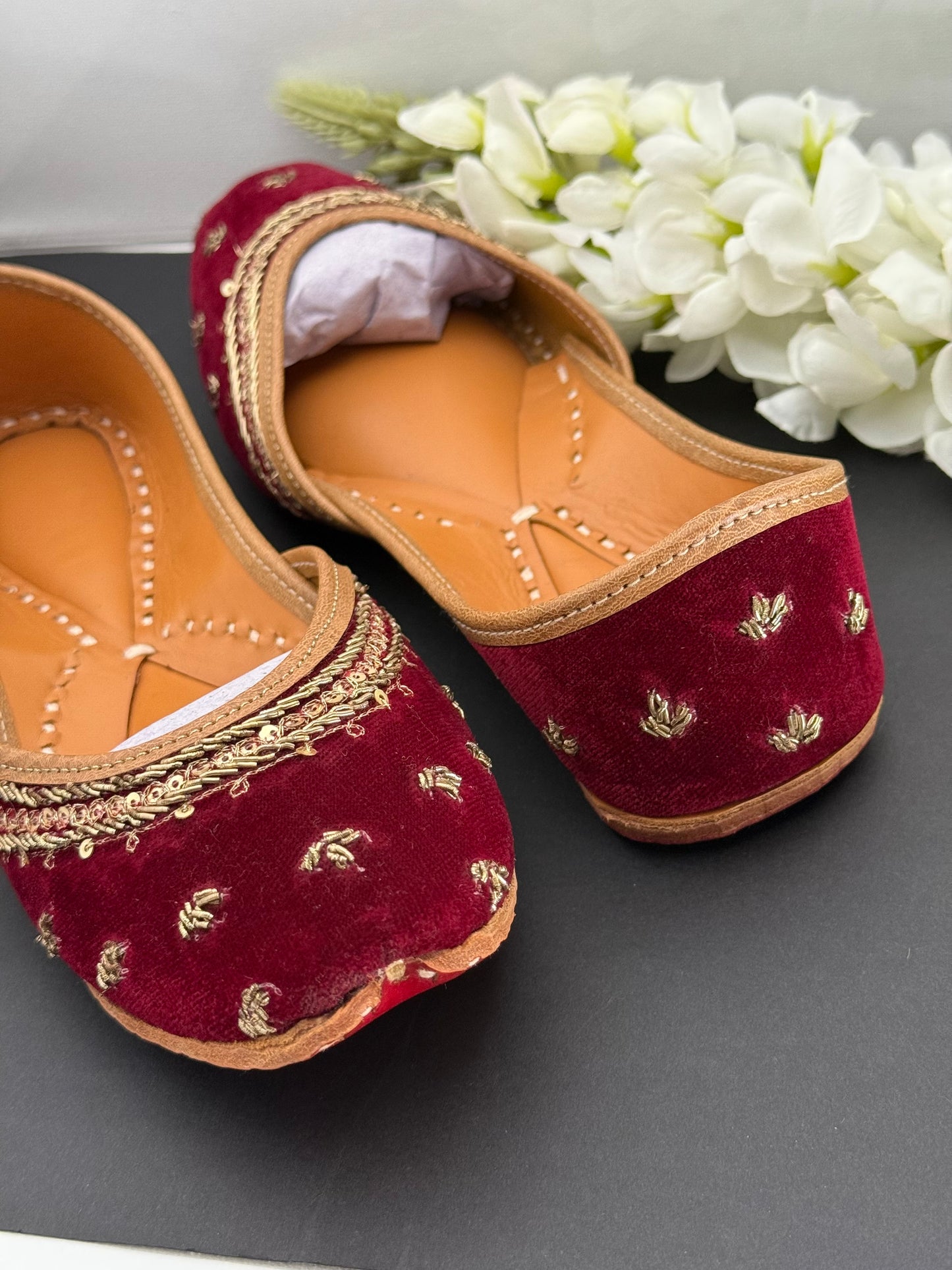 Golden Punjabi jutti