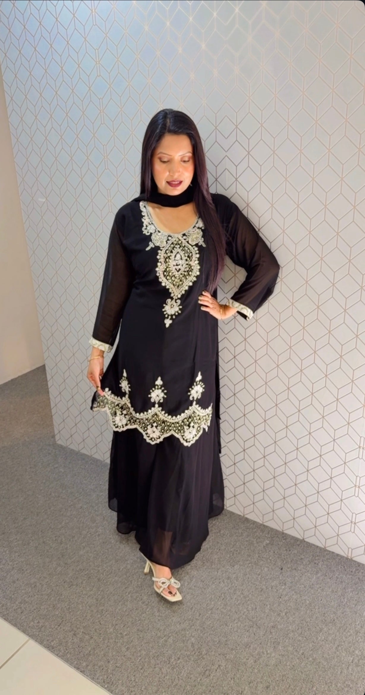 Hand work party wear suit