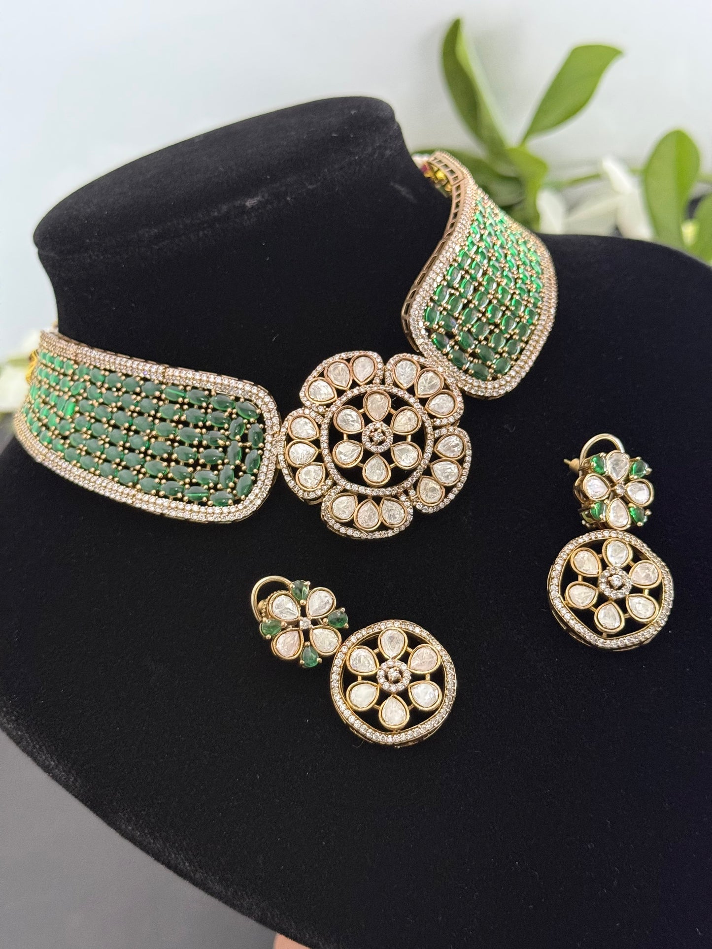 Premium choker set