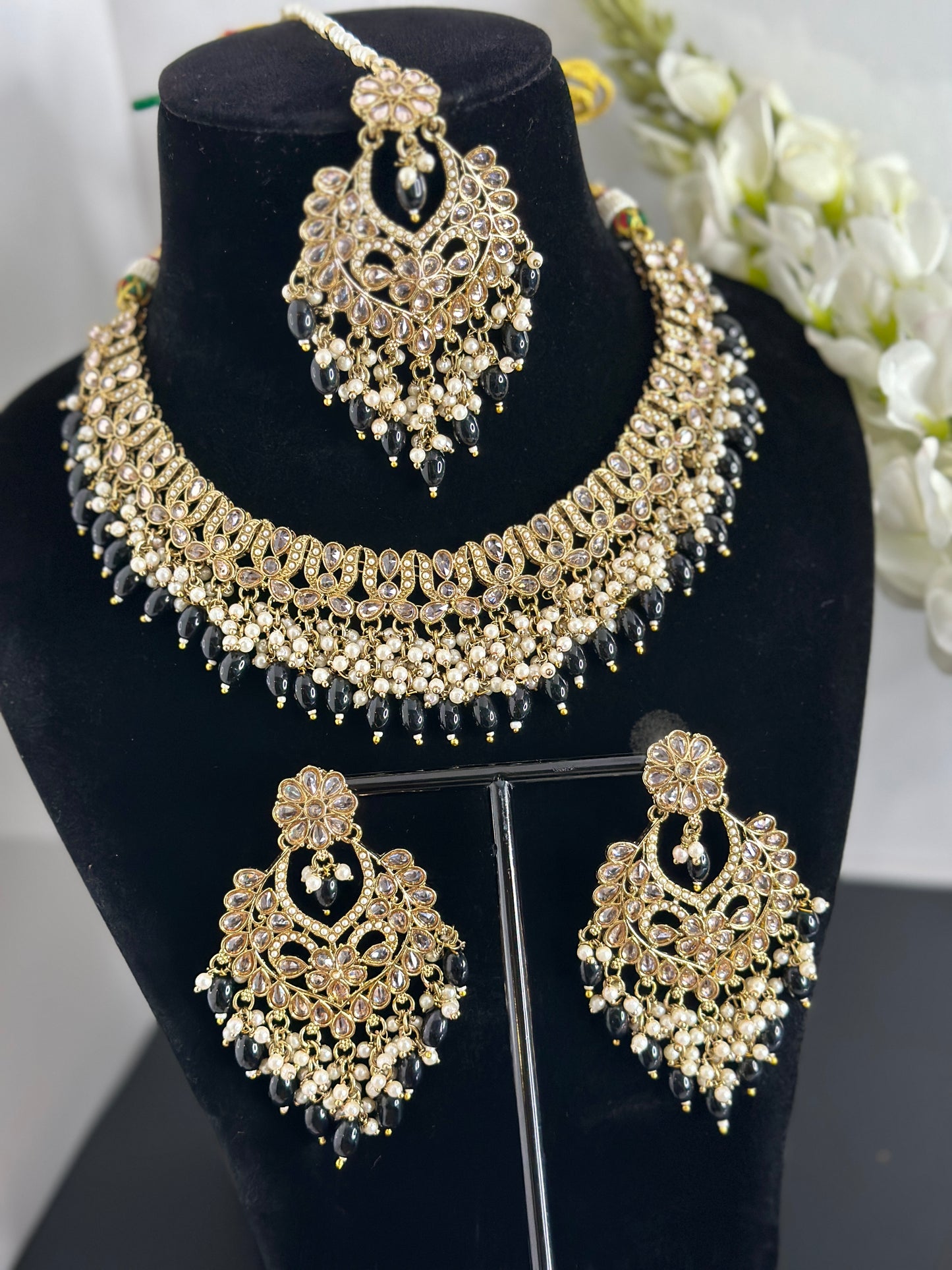 Saanvi necklace set