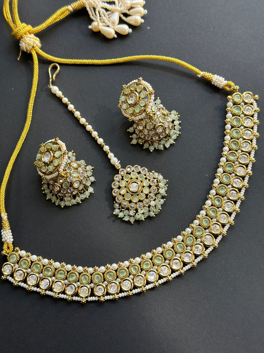 Kundan necklace with jhumki and tikka