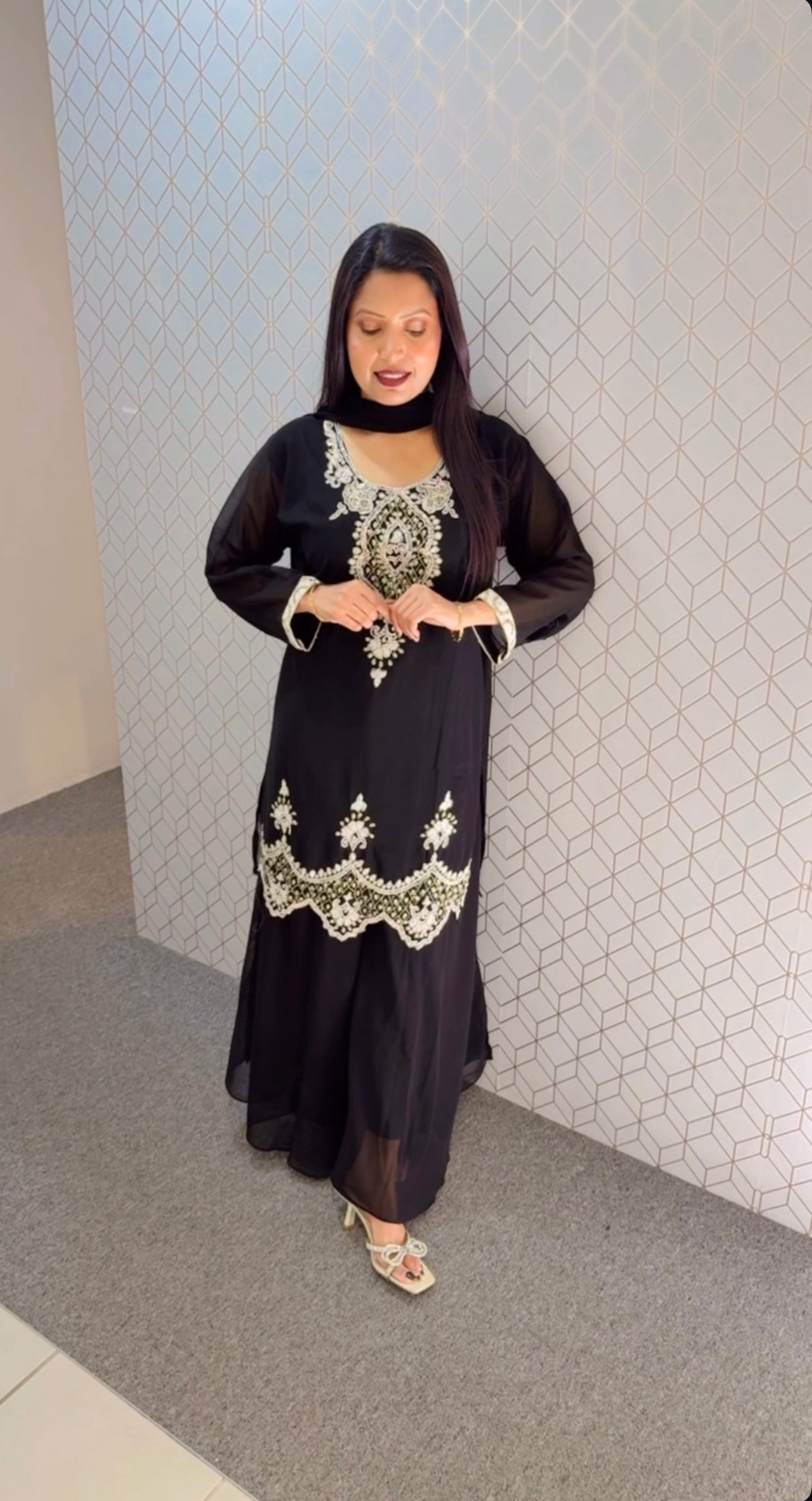 Hand work party wear suit