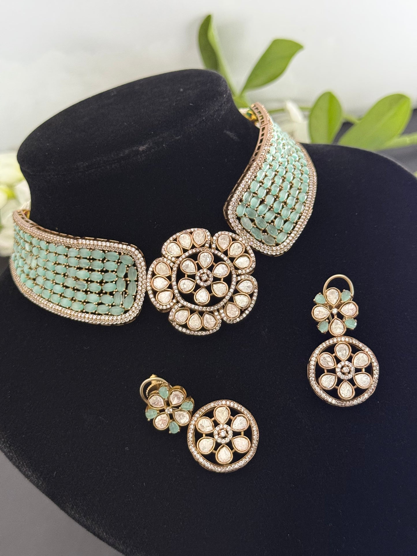 Premium choker set