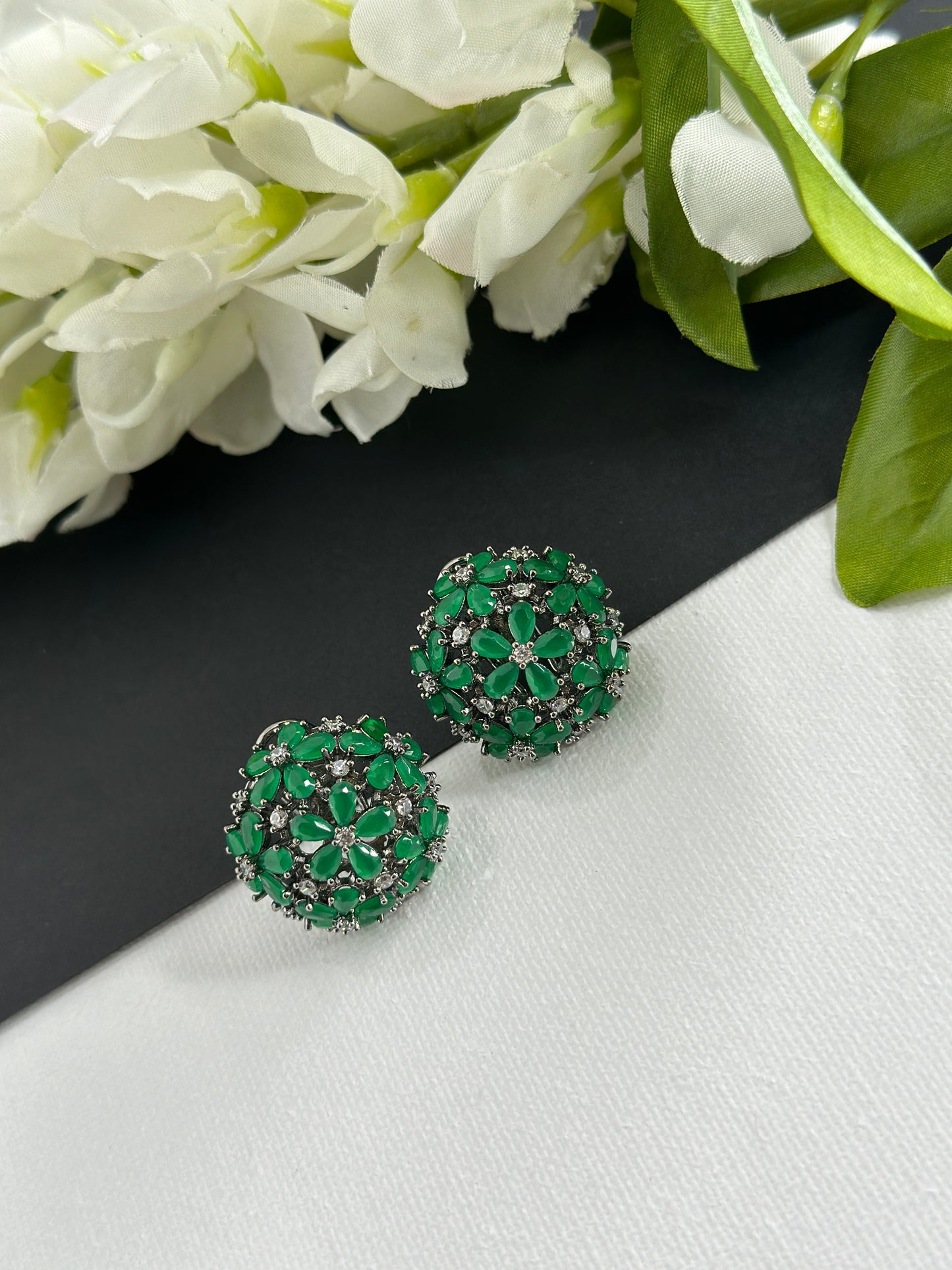 Saanvi studs