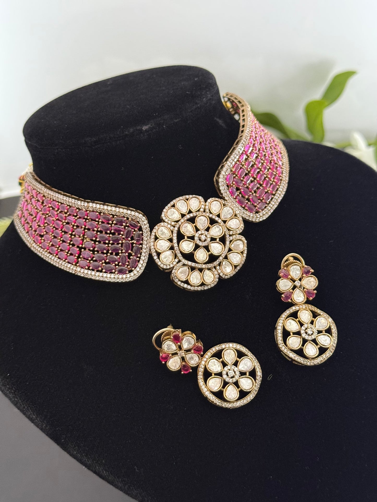 Premium choker set