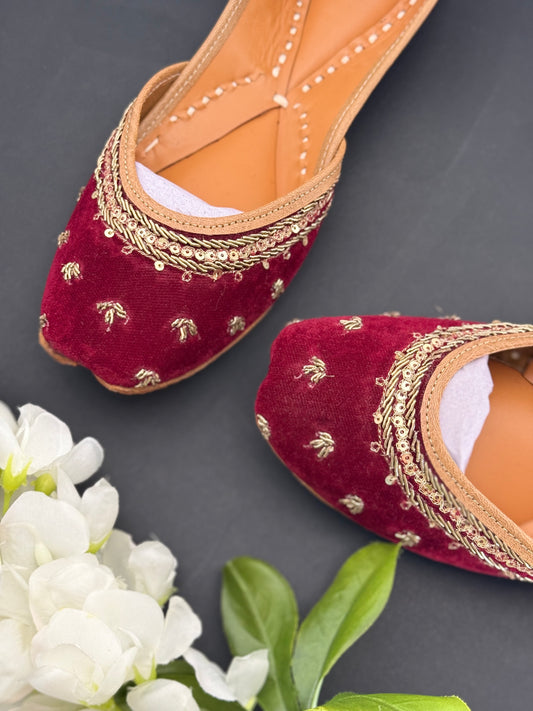 Golden Punjabi jutti