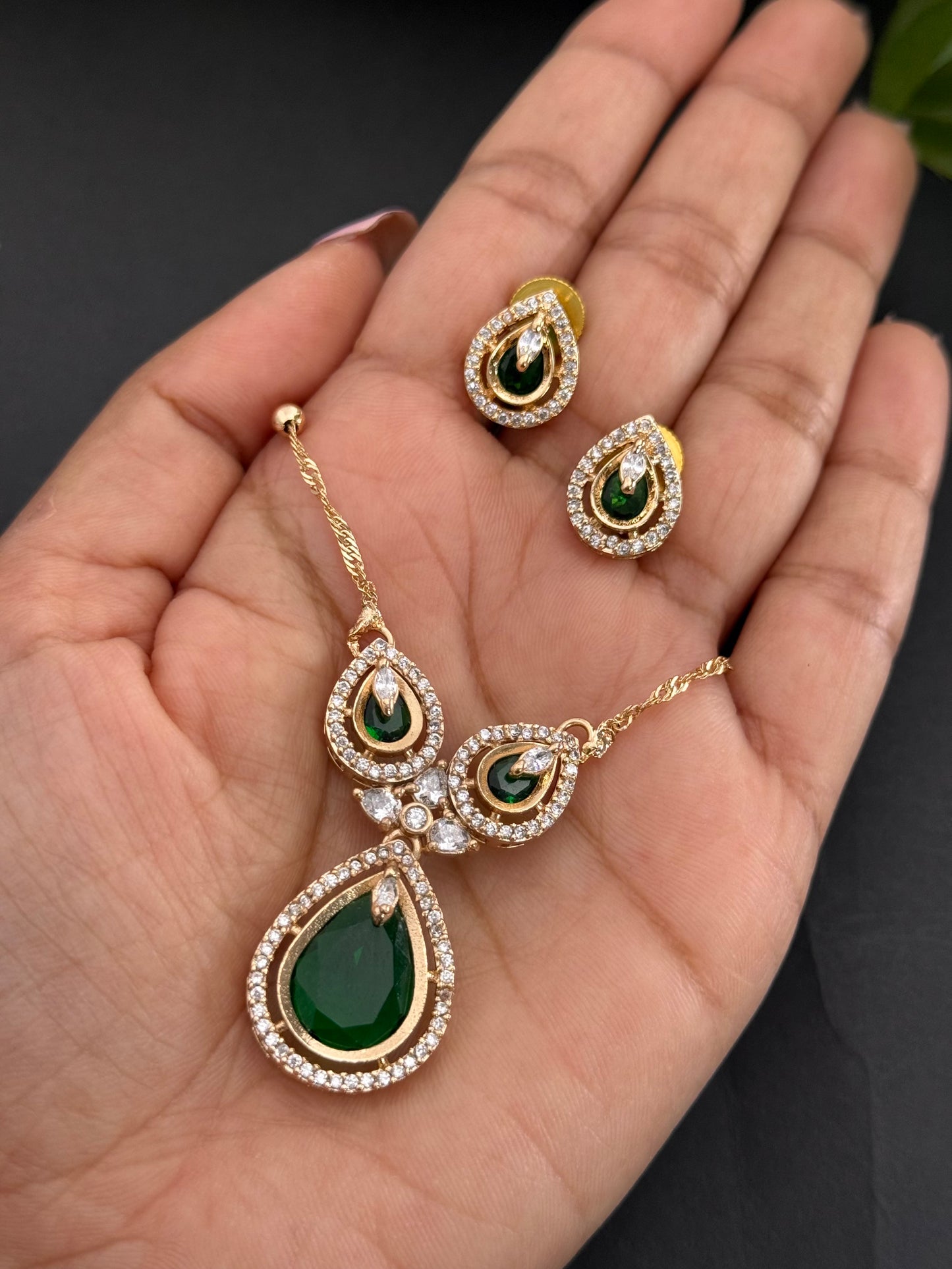 Pendant set