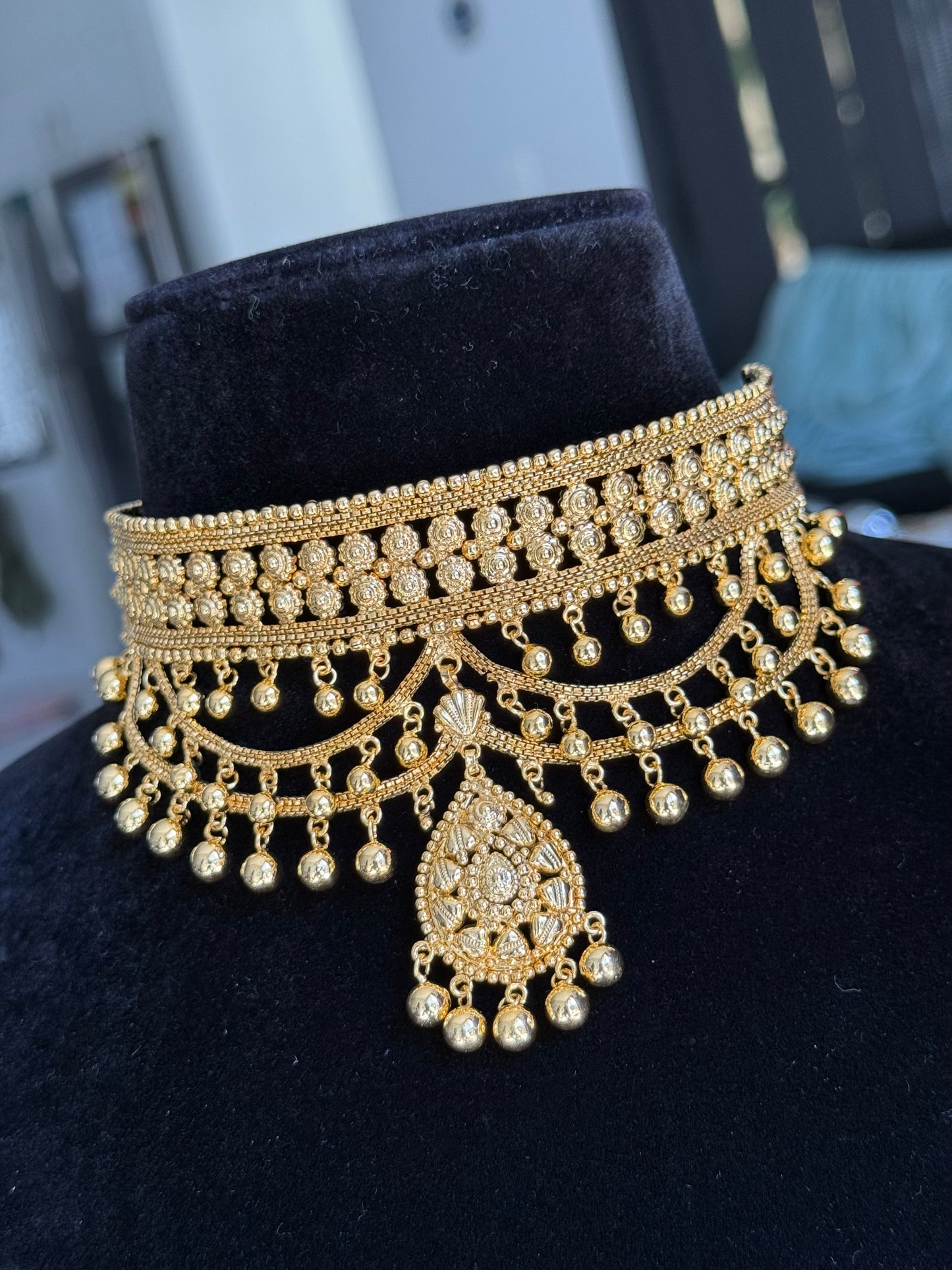 Gold look set