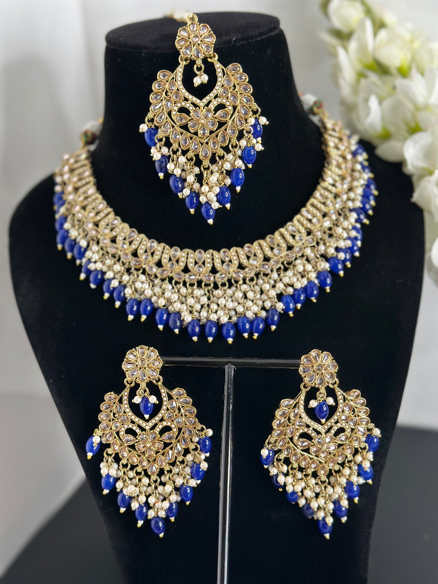 Saanvi neck set