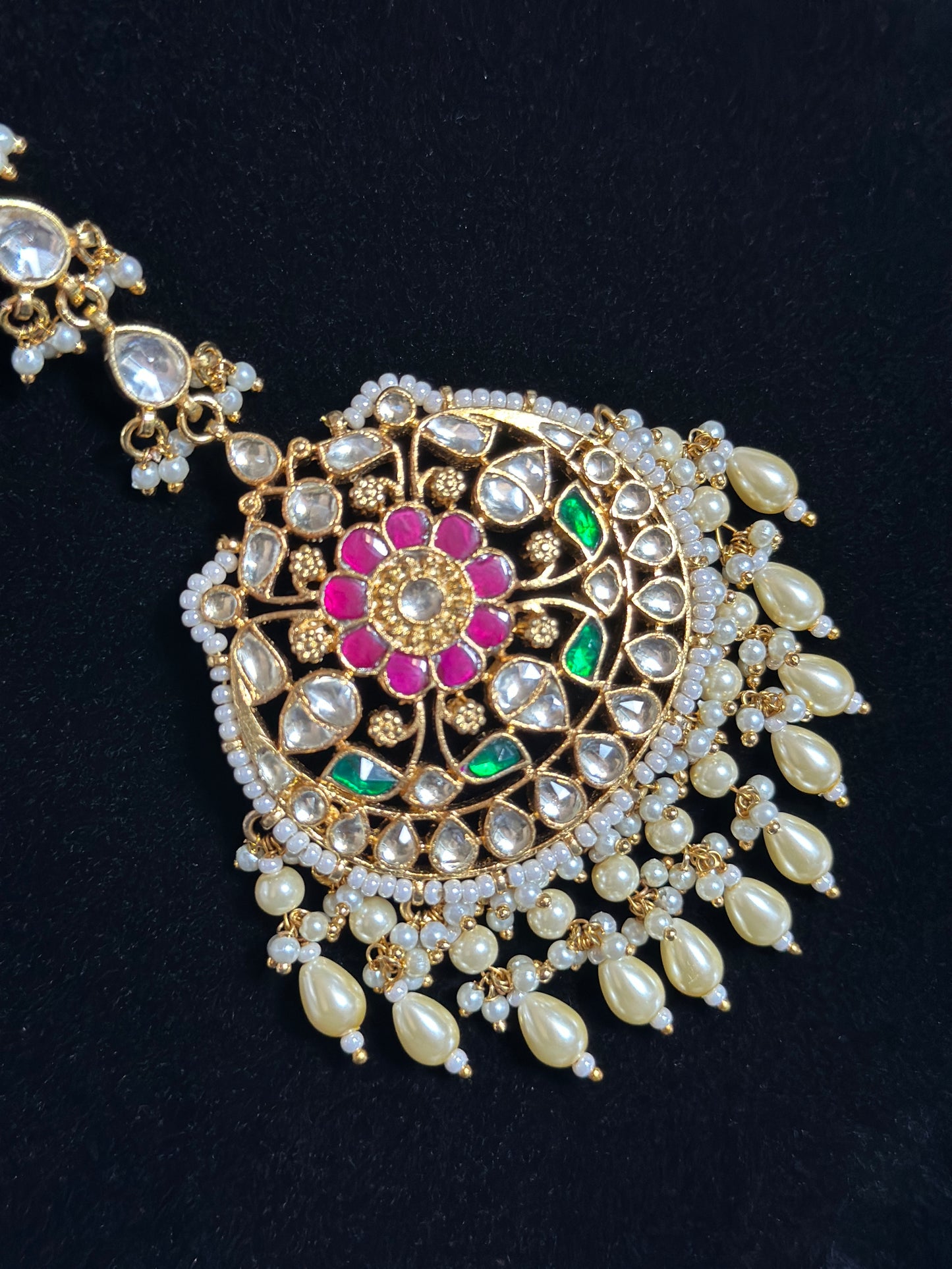 Tikka in Pachi kundan