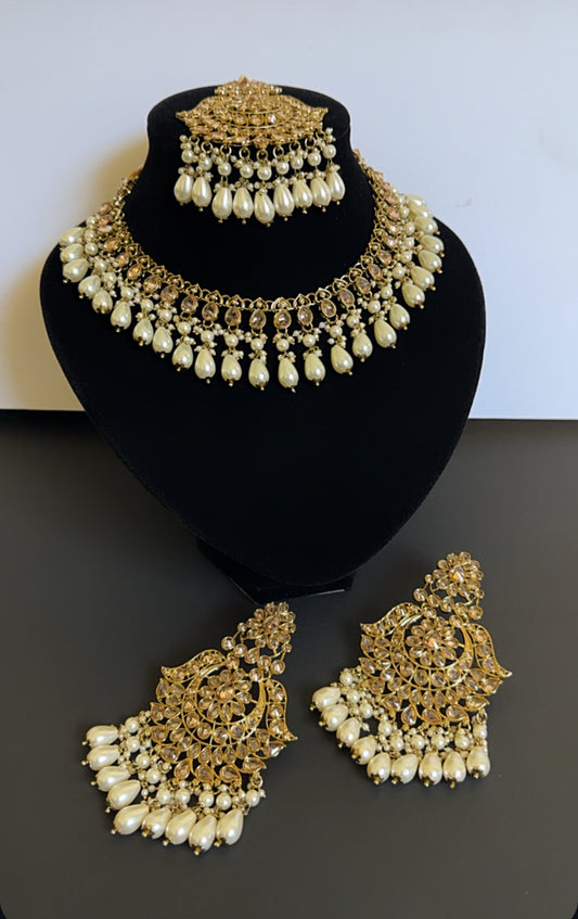 Necklace set golden white