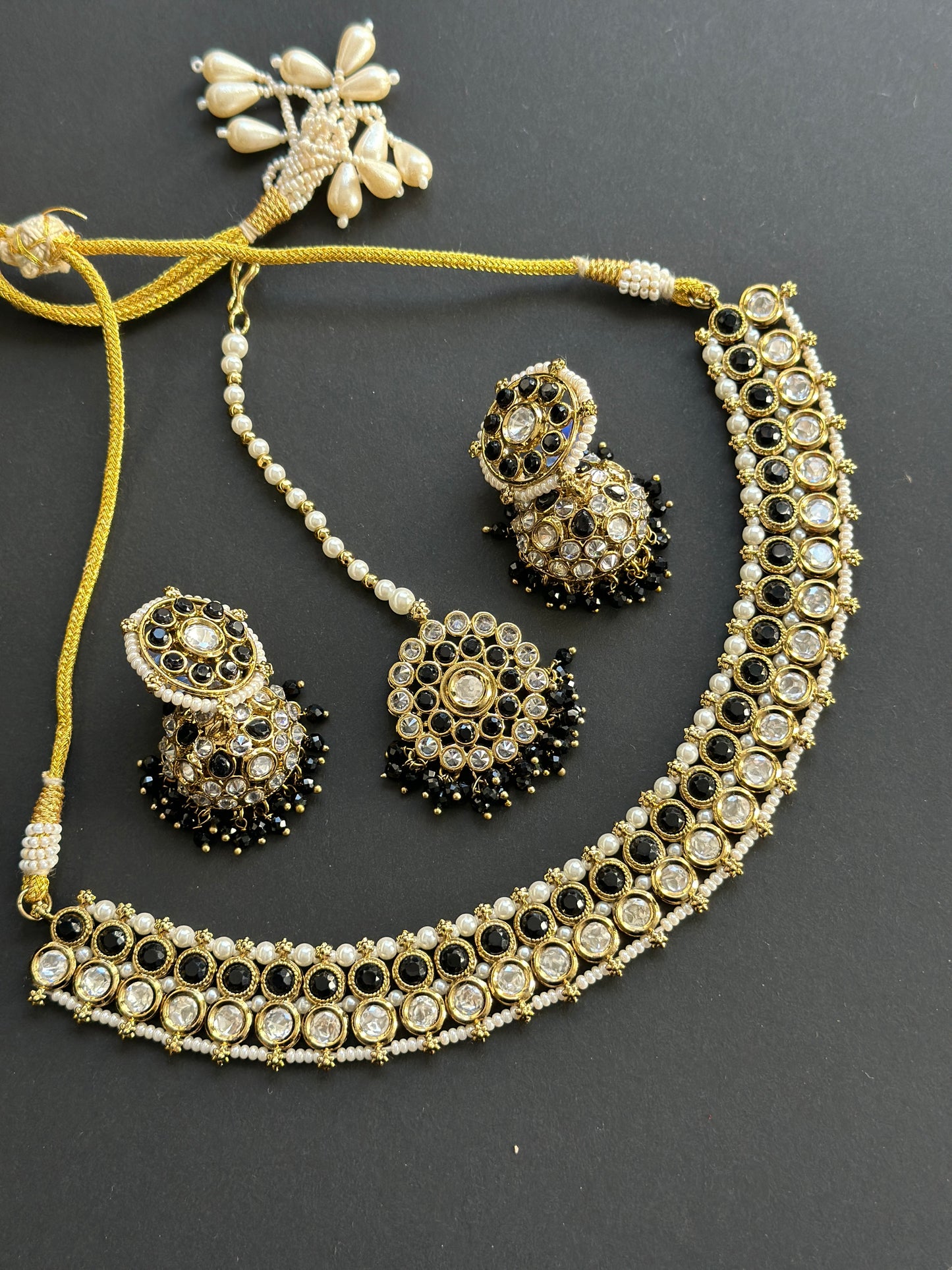 Kundan necklace with jhumki and tikka