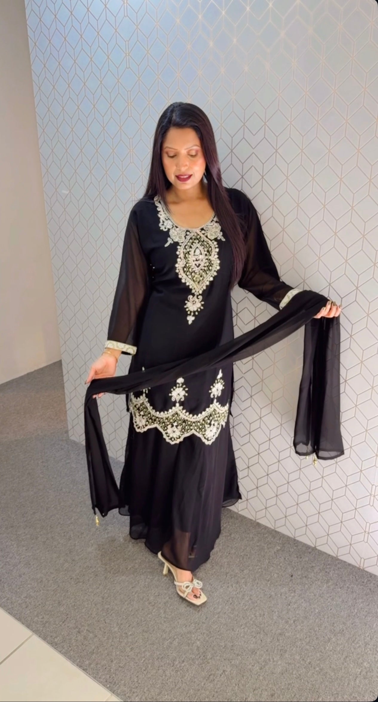 Hand work party wear suit