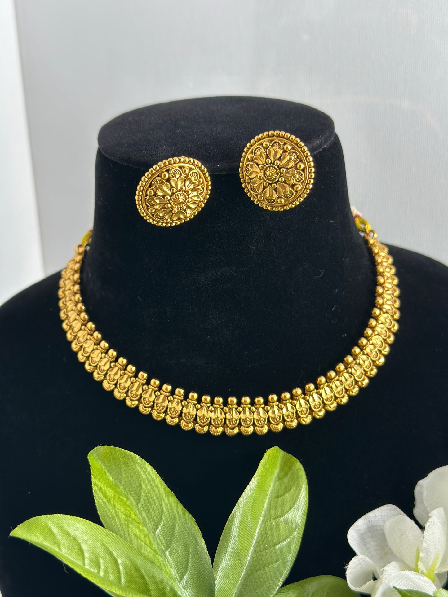 Gold look necklace set