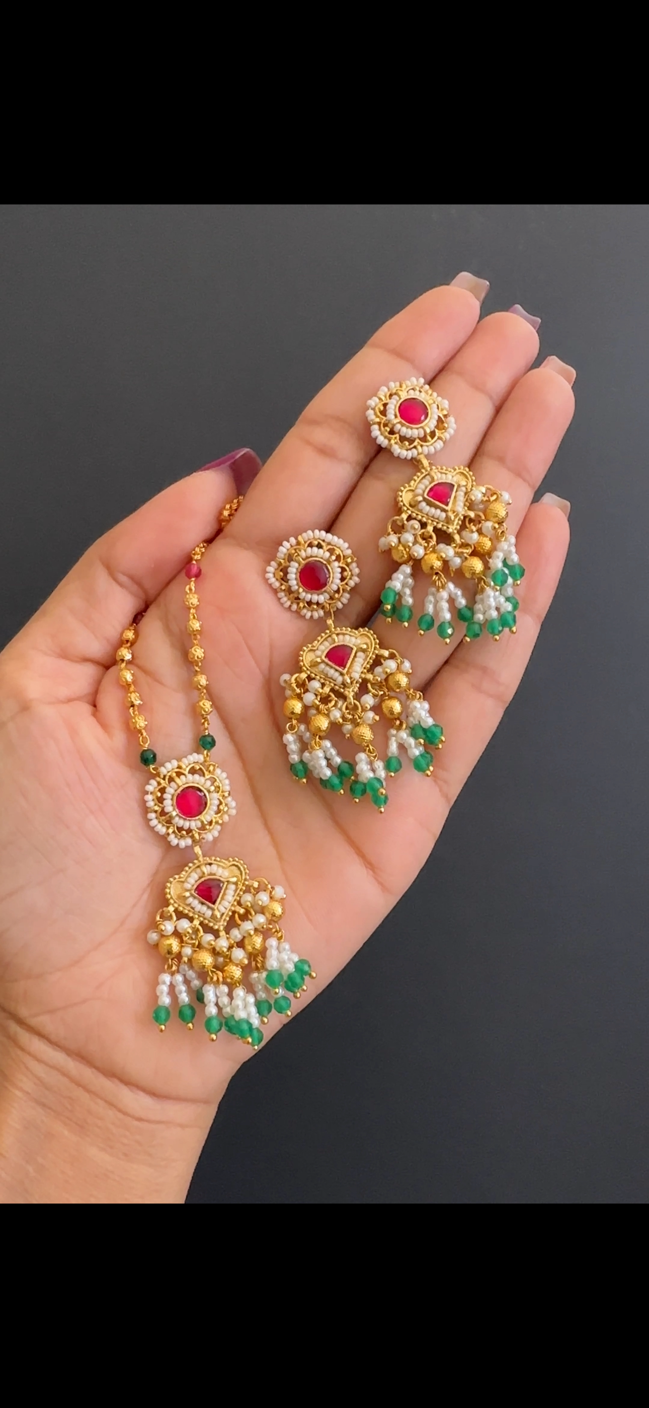 Pendant set in Pachi kundan