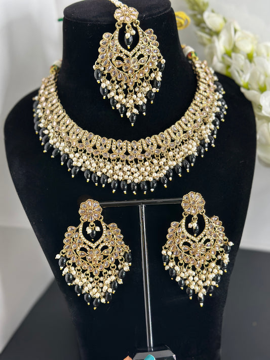 Saanvi necklace set