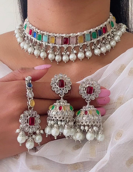 Necklace set in Multicolur