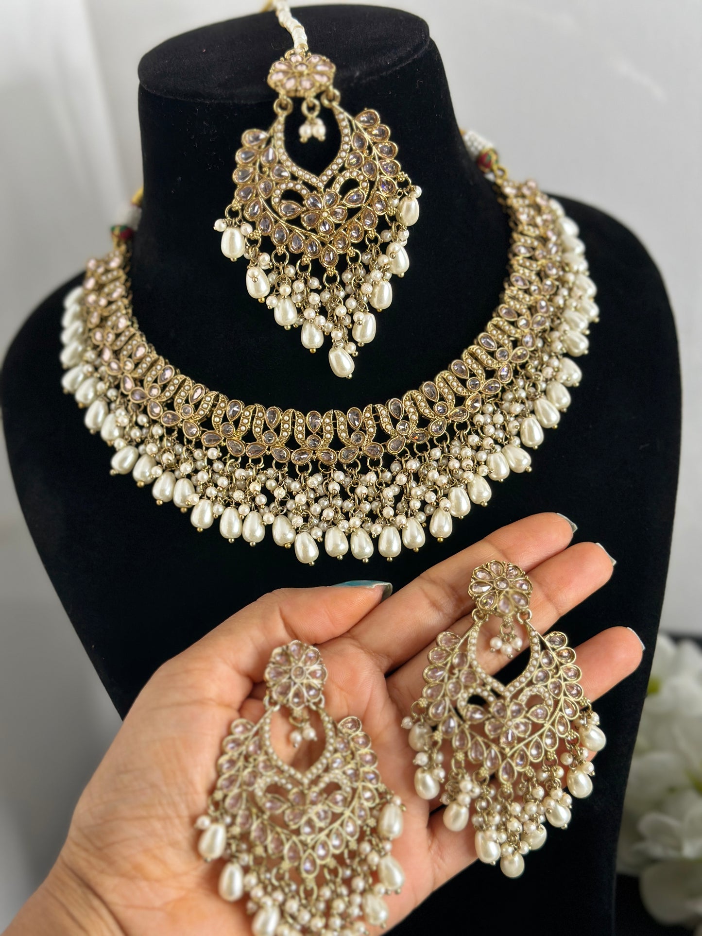 Saanvi necklace set