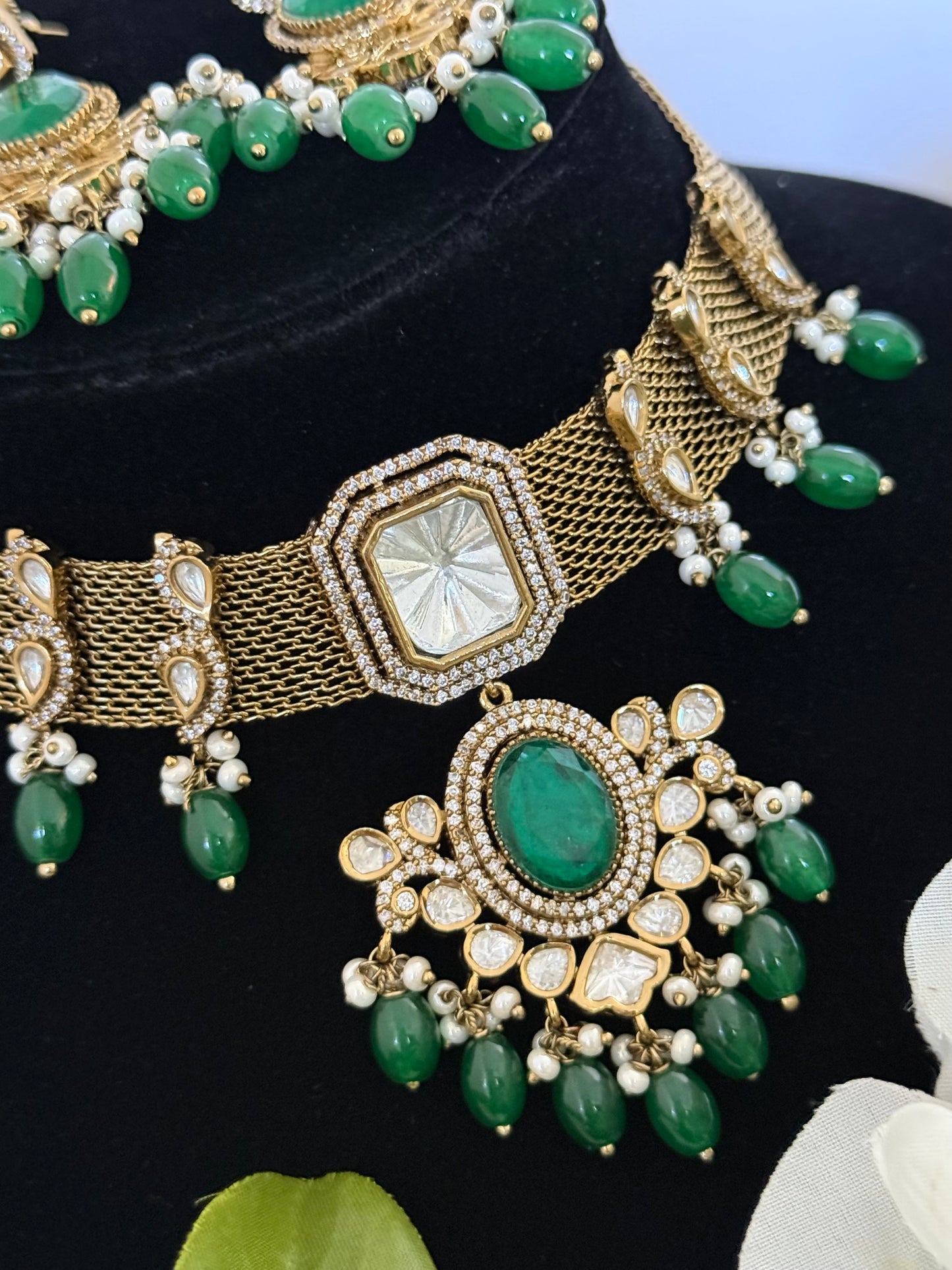 Premium choker set
