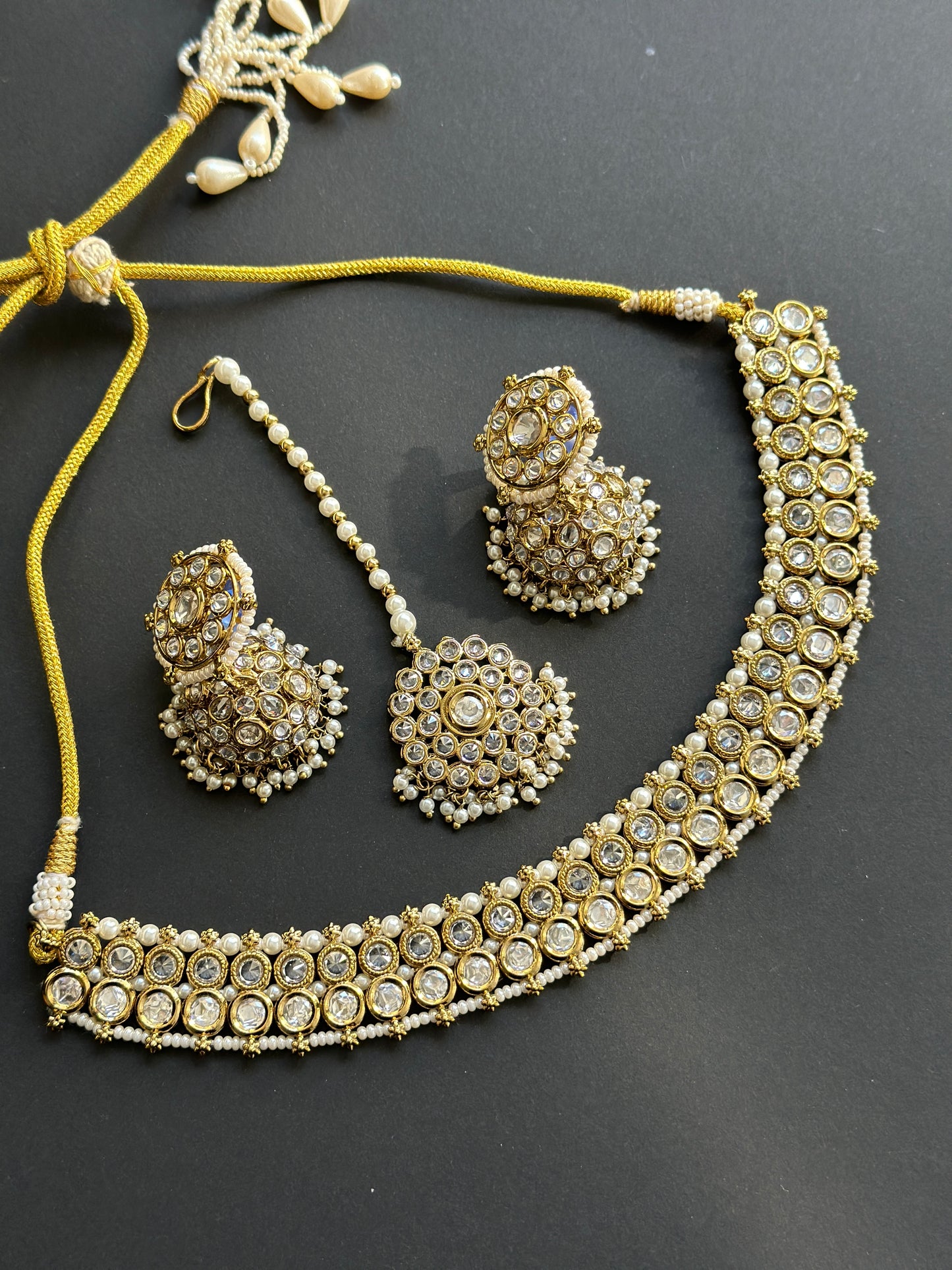 Kundan necklace with jhumki and tikka