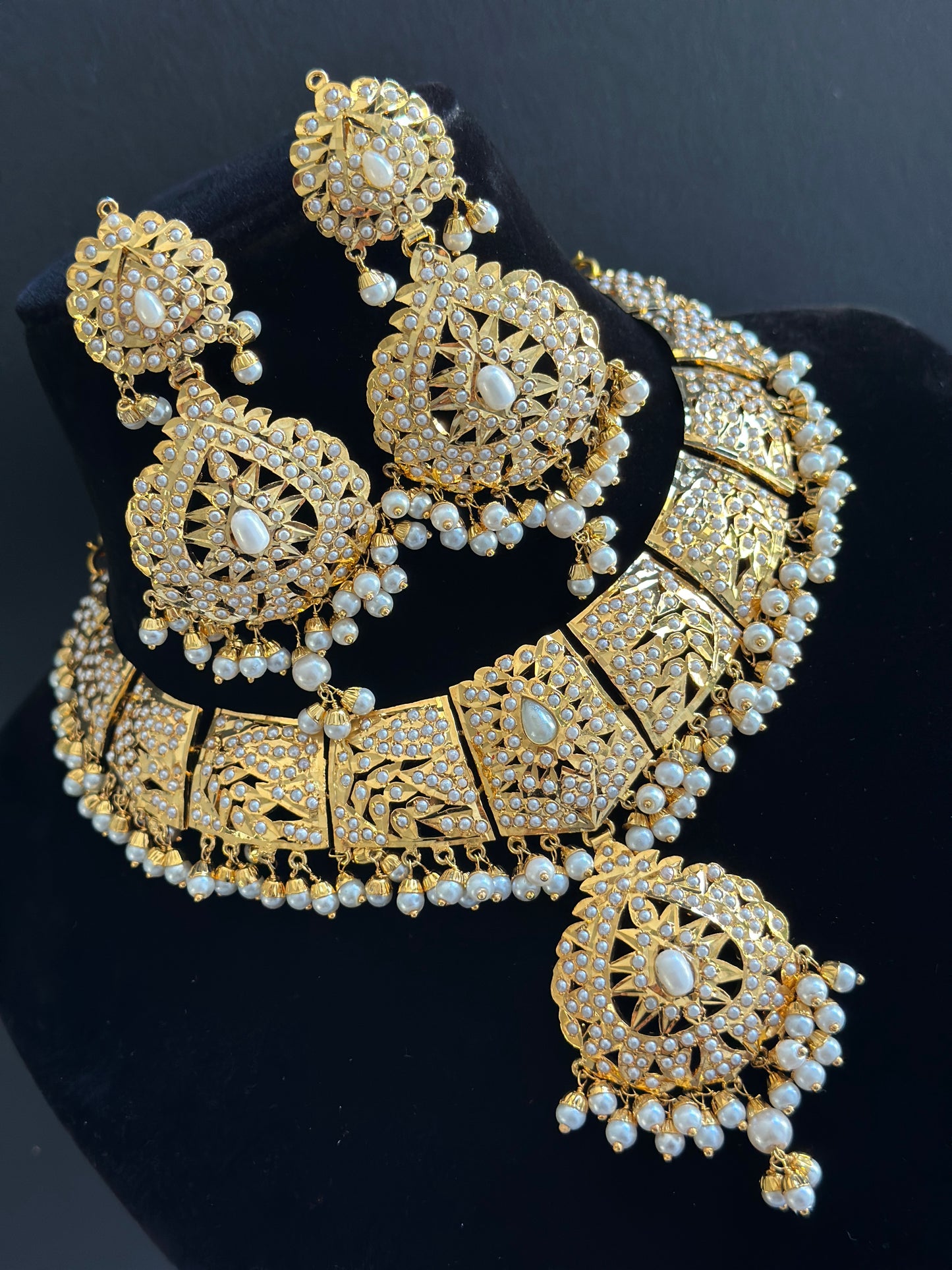 Jadau necklace set in premium quality