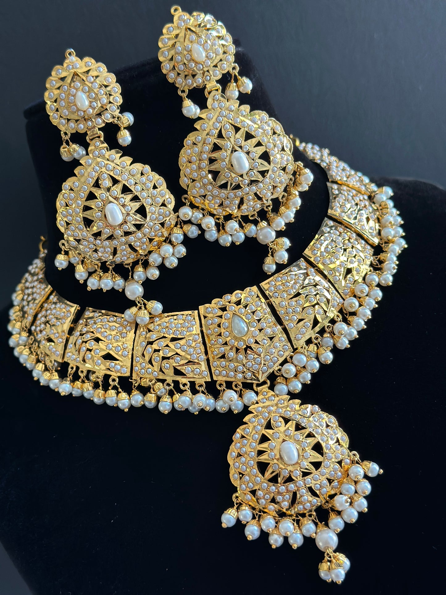 Jadau necklace set in premium quality