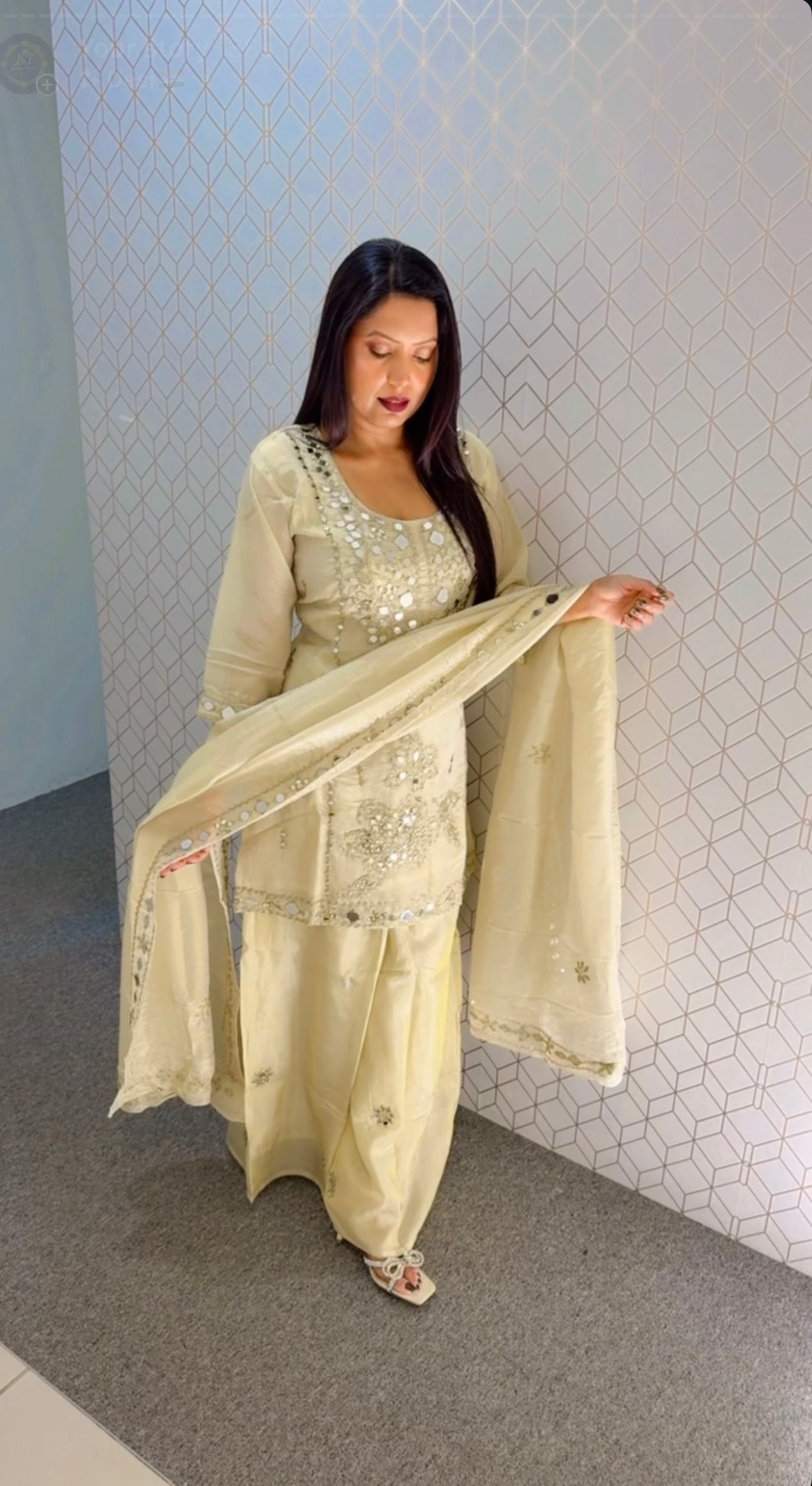 Mirror Party wear suit