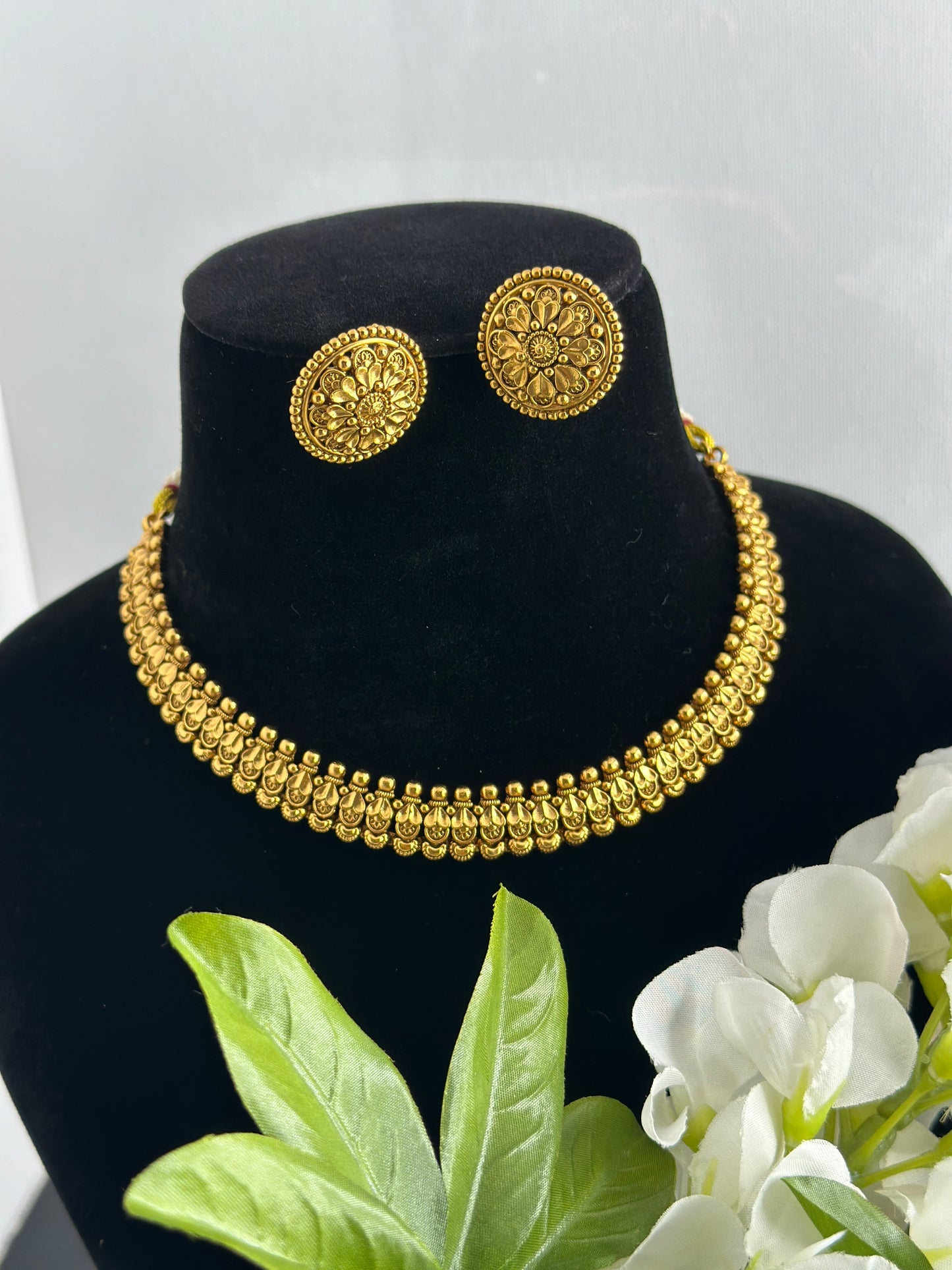 Gold look necklace set