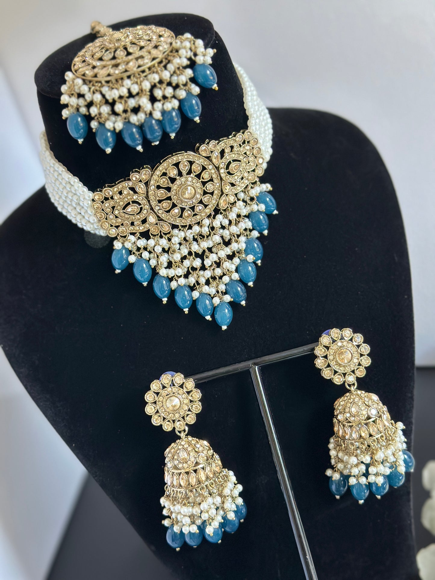Choker set peacock