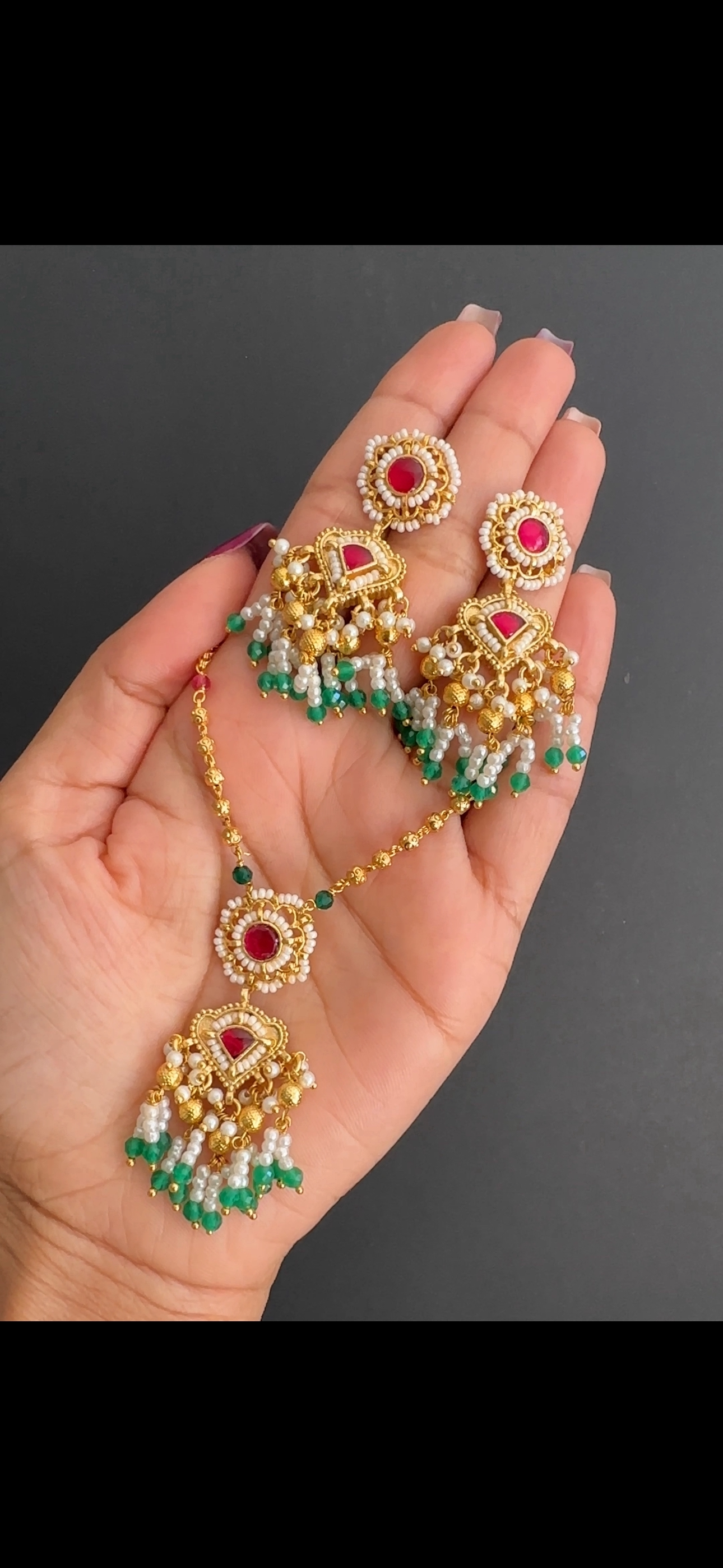 Pendant set in Pachi kundan