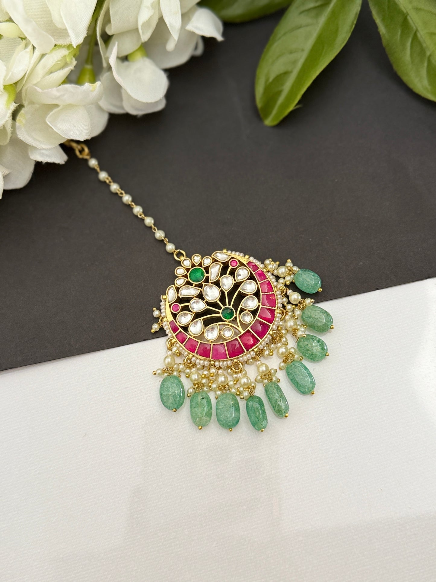 Tikka in Pachi kundan