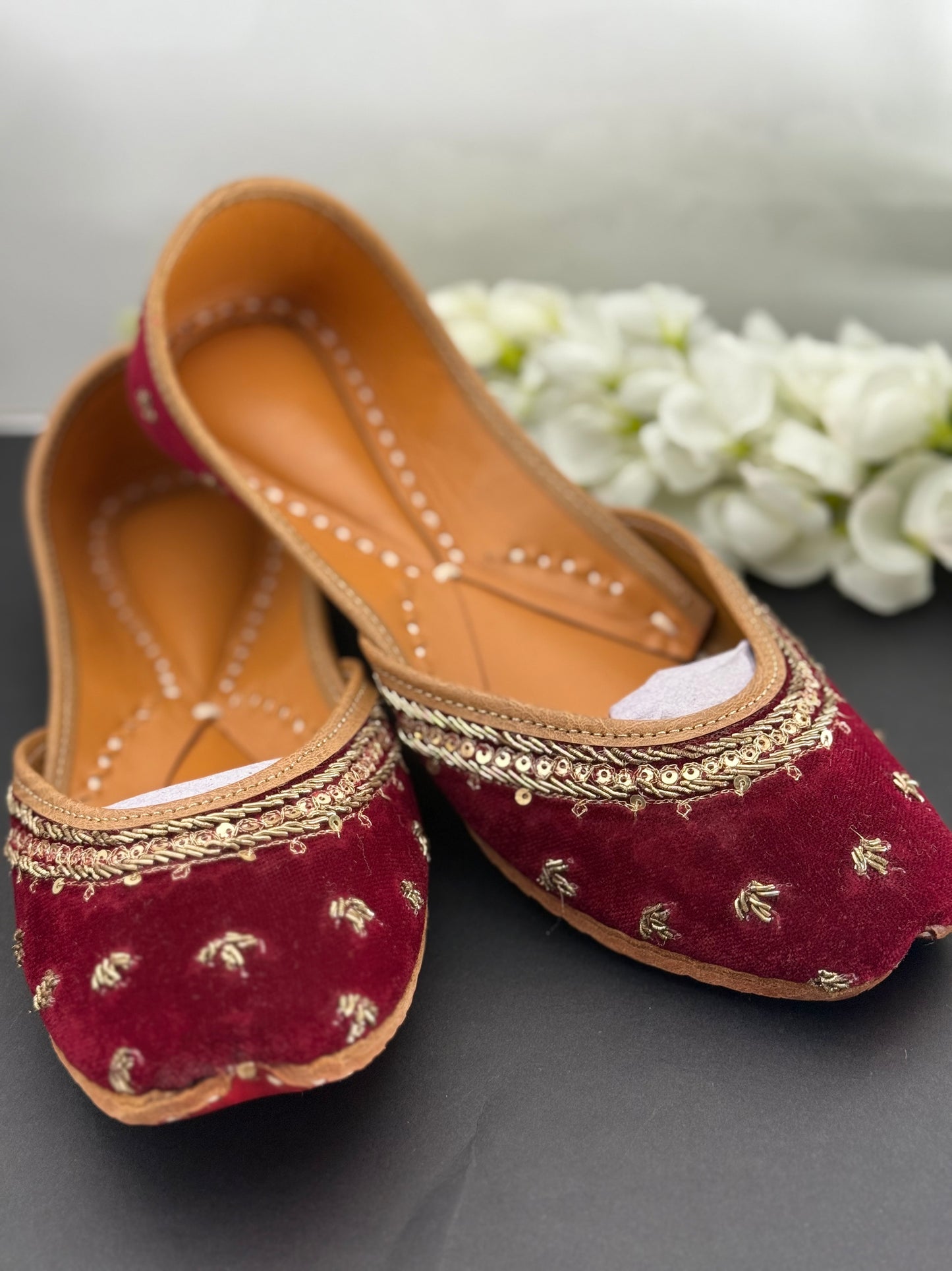 Golden Punjabi jutti
