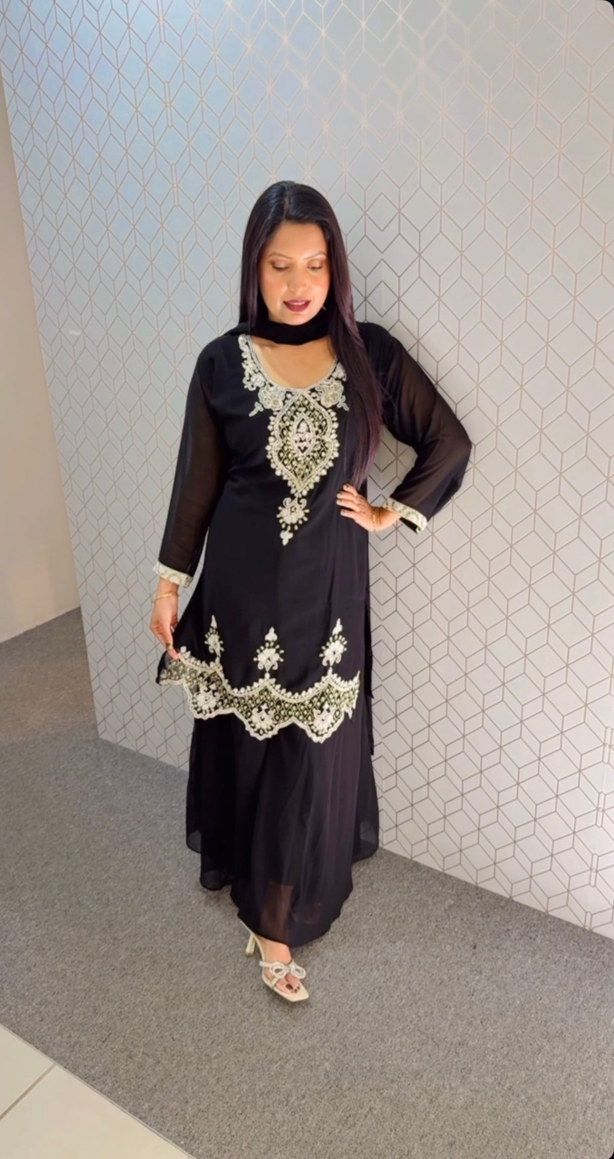 Hand work party wear suit