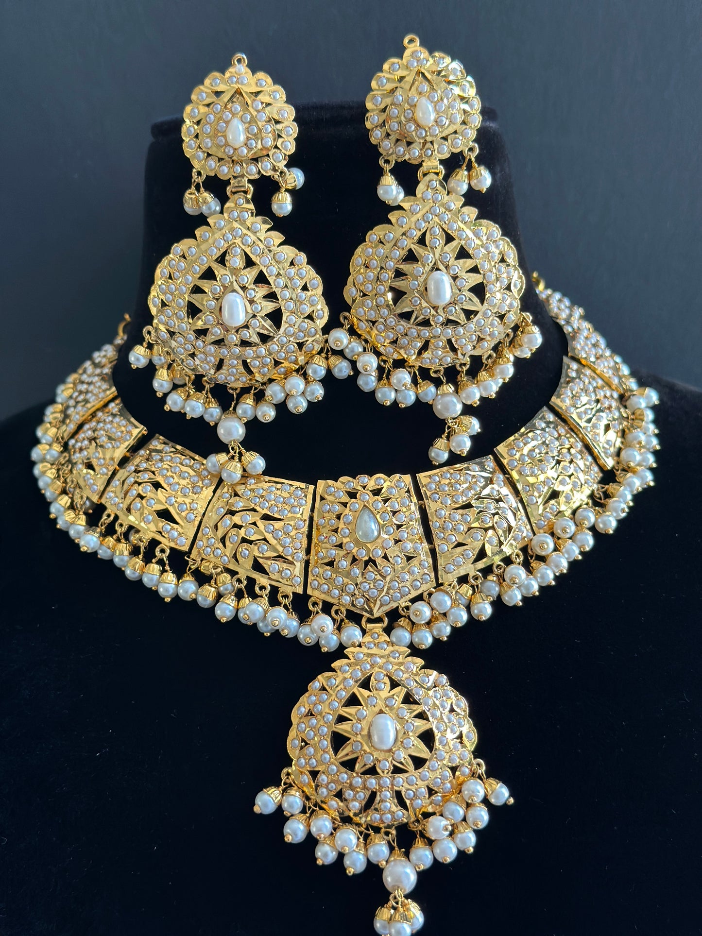 Jadau necklace set in premium quality