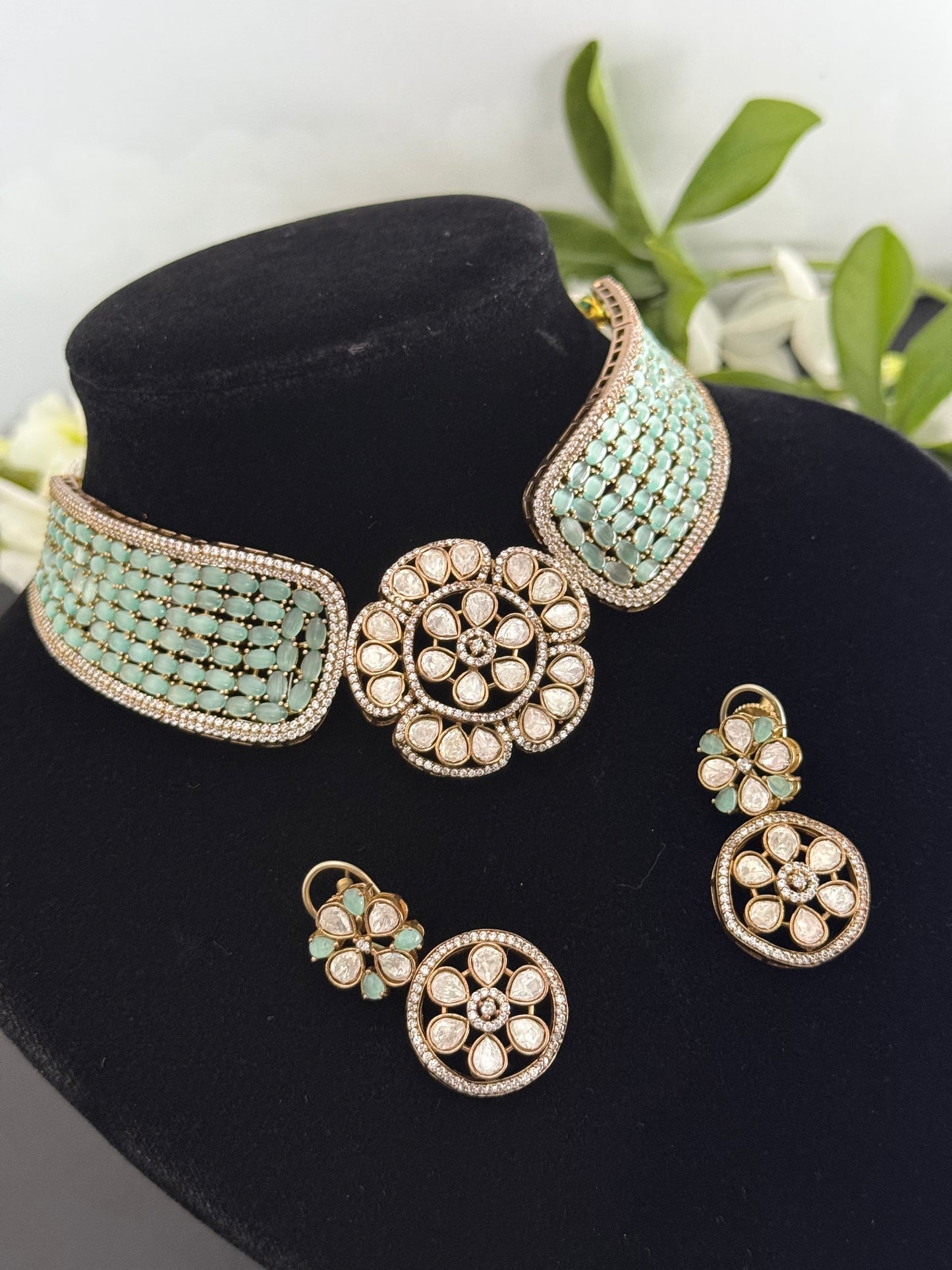 Premium choker set