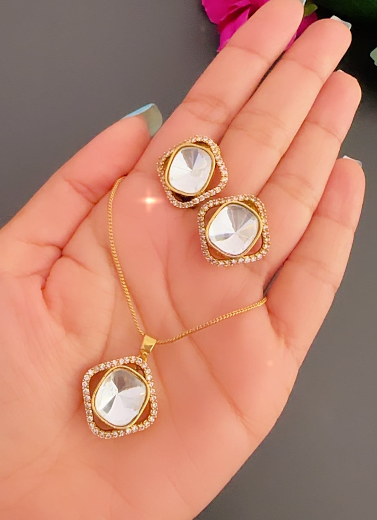 Pendant set