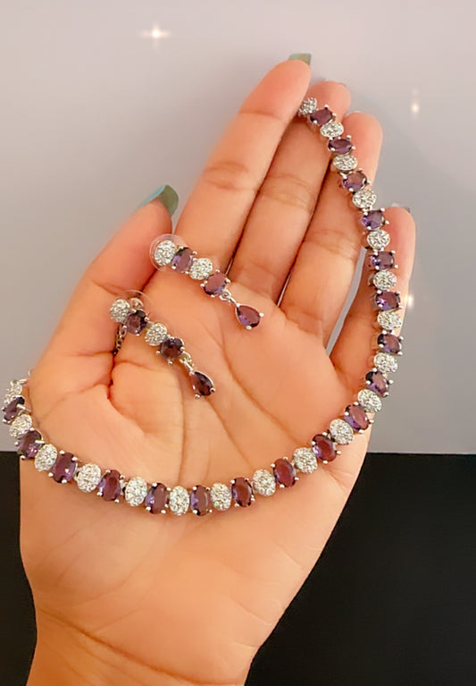 Neckline in American diamonds