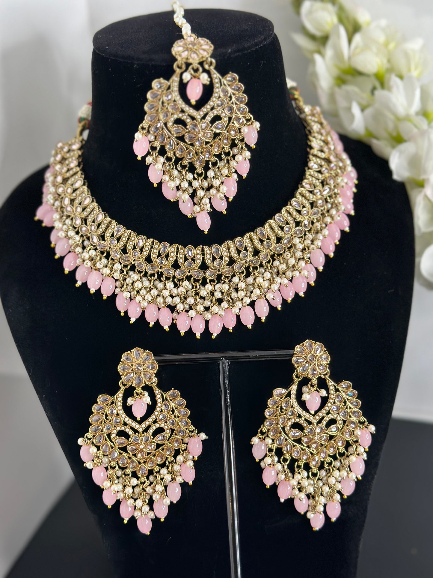 Saanvi necklace set