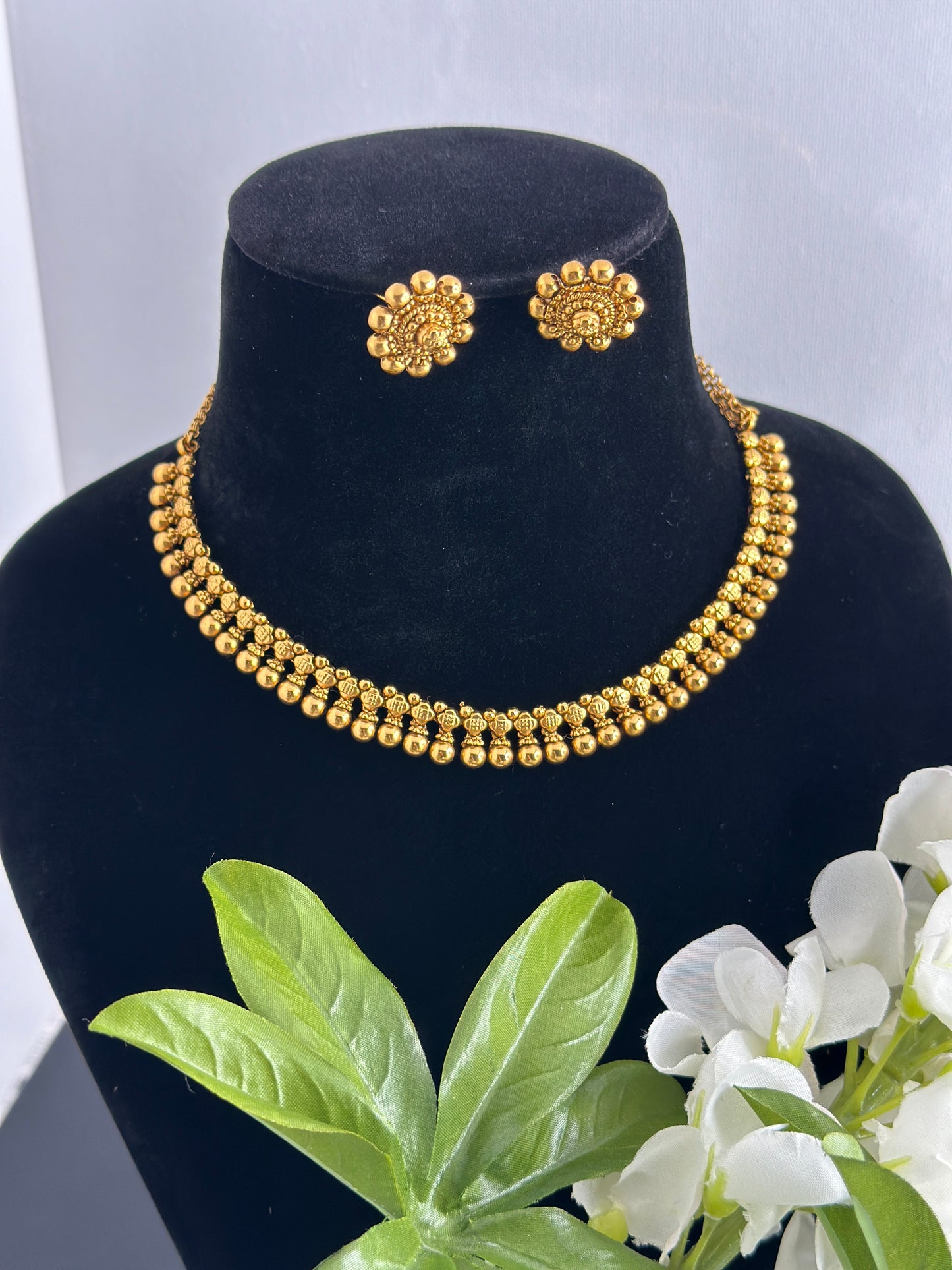 Gold look necklace set