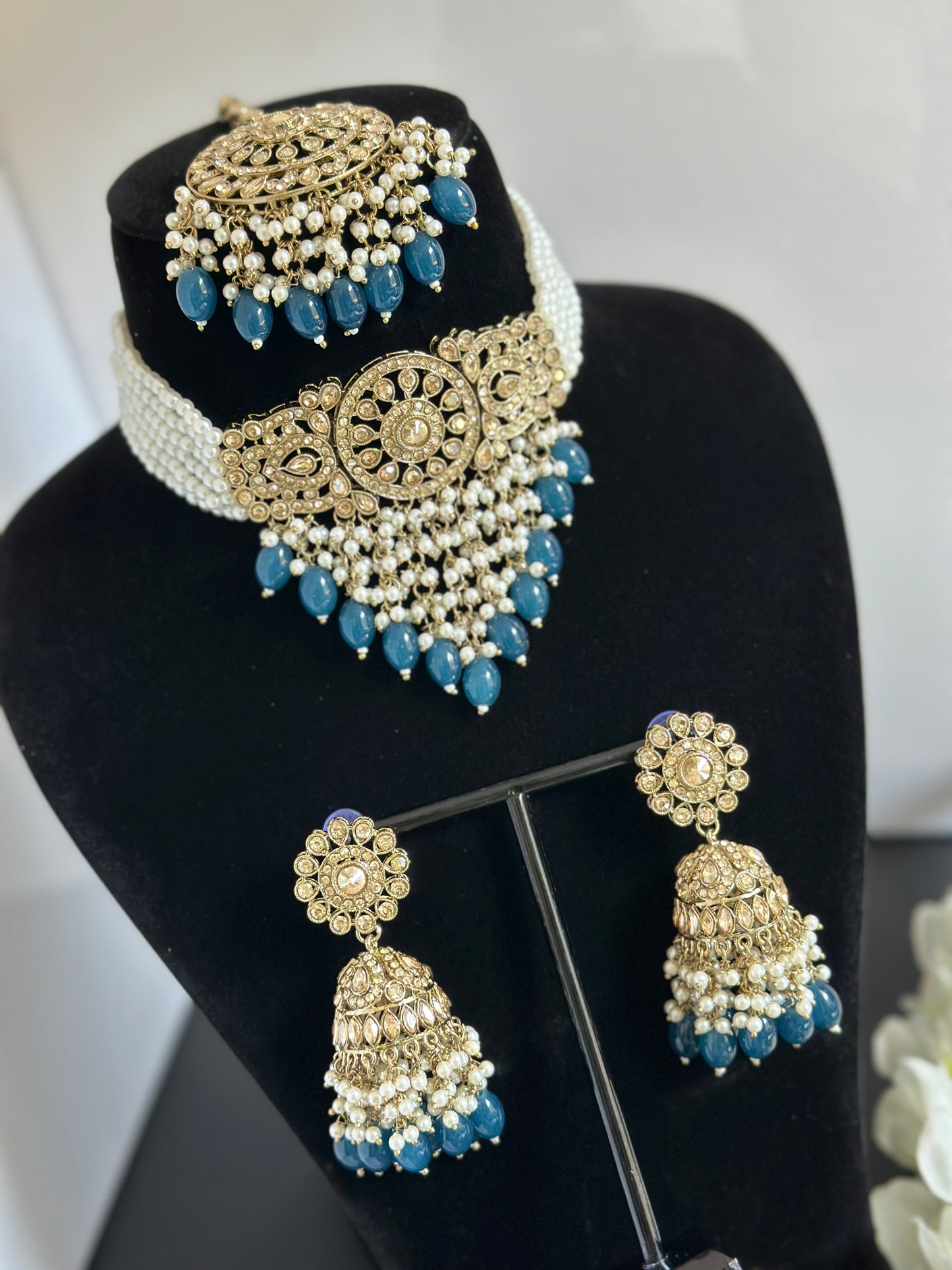 Choker set peacock