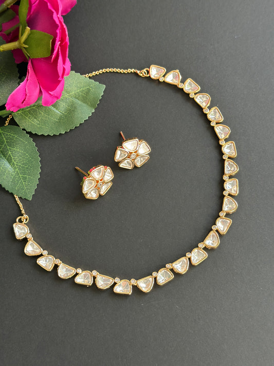 Sleek necklace set in uncut Polki kundan