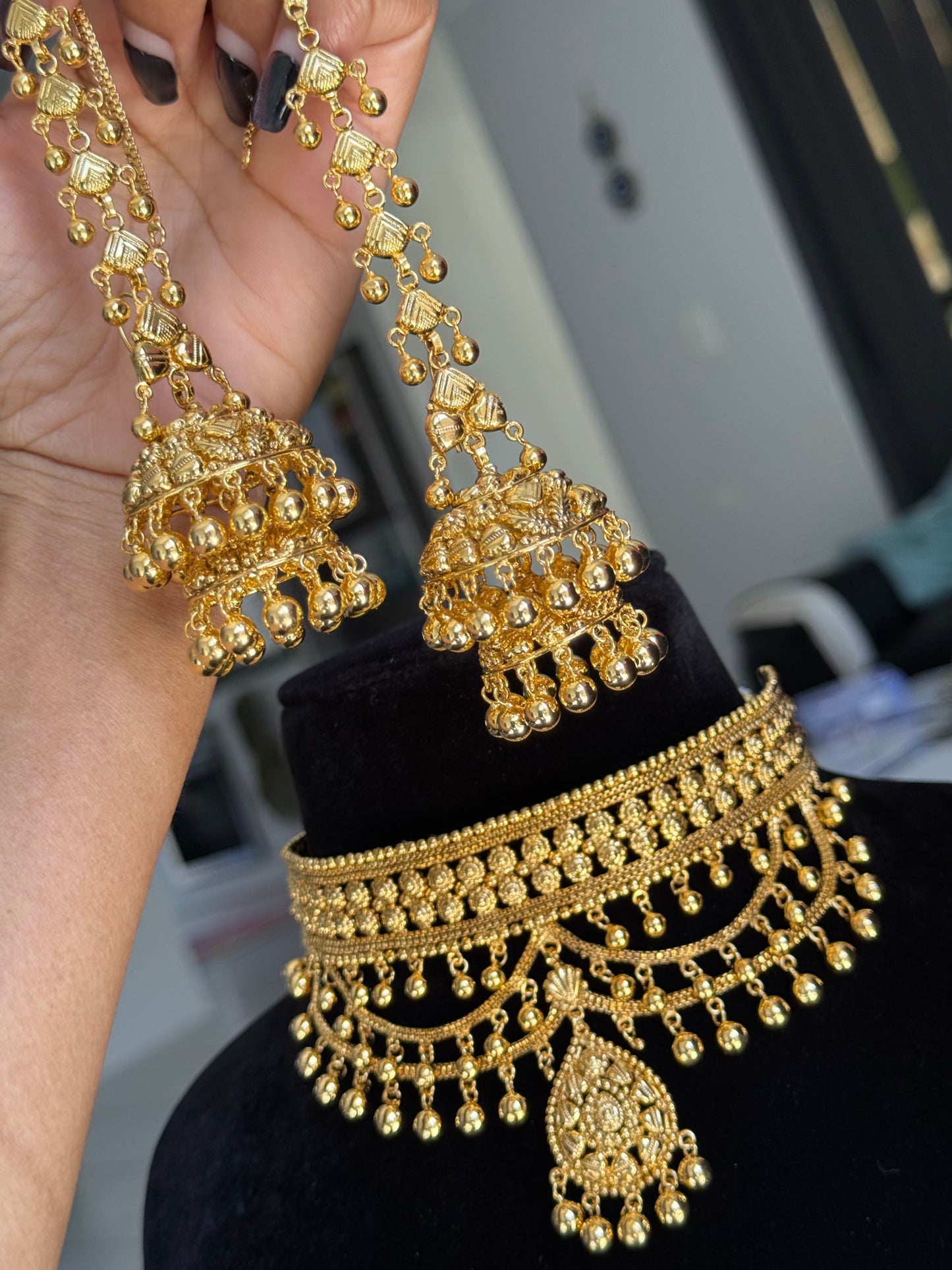 Gold look set