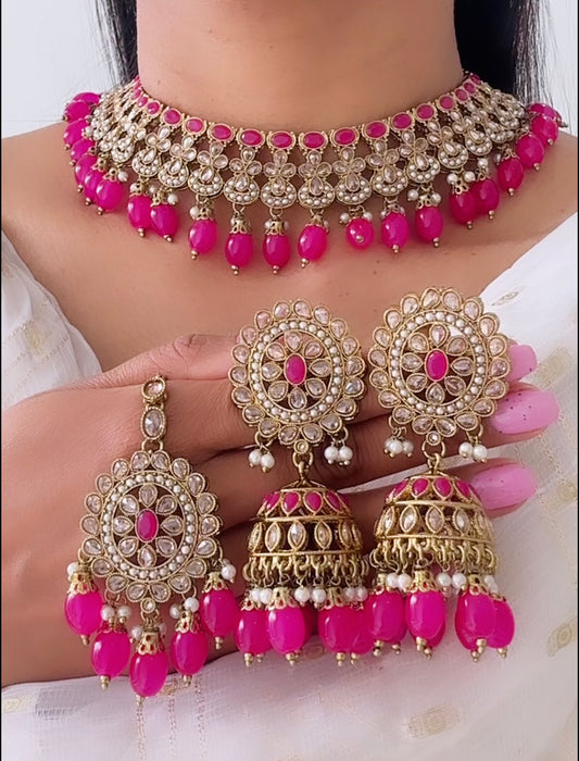 Necklace set in pink colour