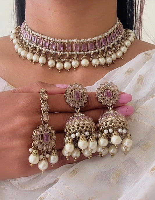 Necklace set in lavender pink