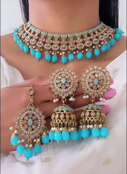 Necklace set in light blue colour