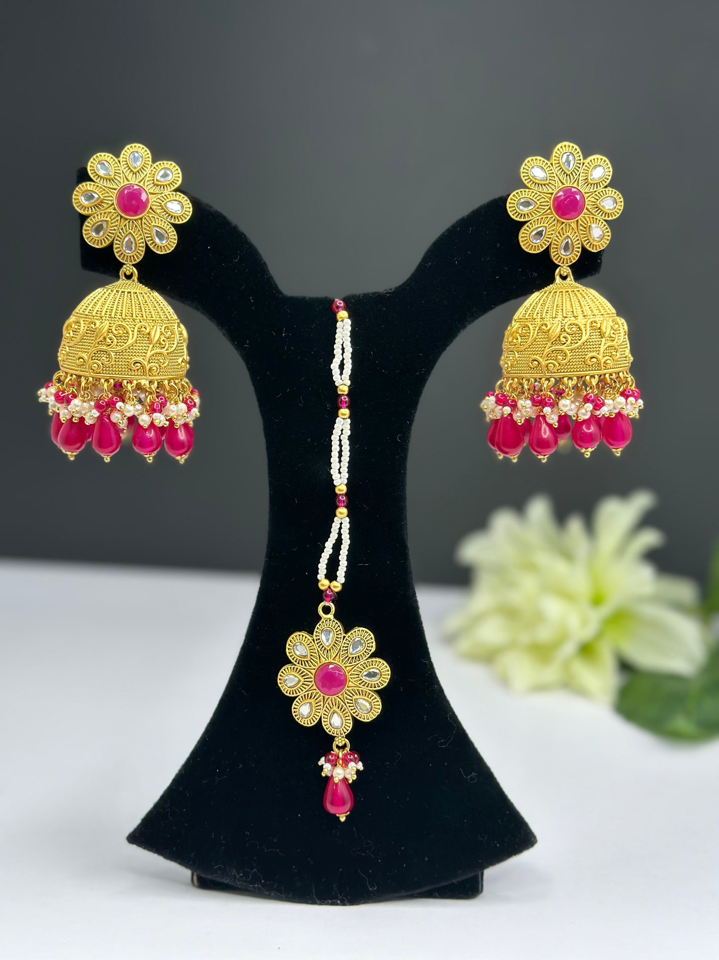 Jhumki tikka in pink