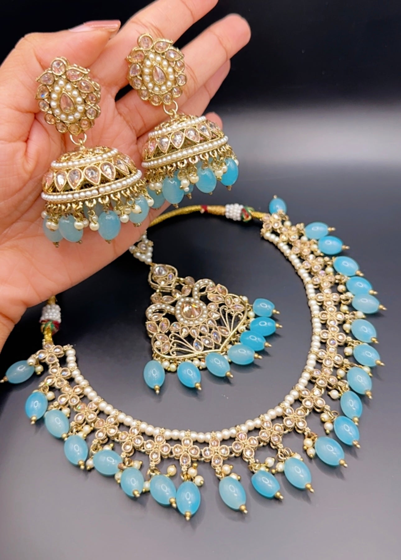 Blue necklace set