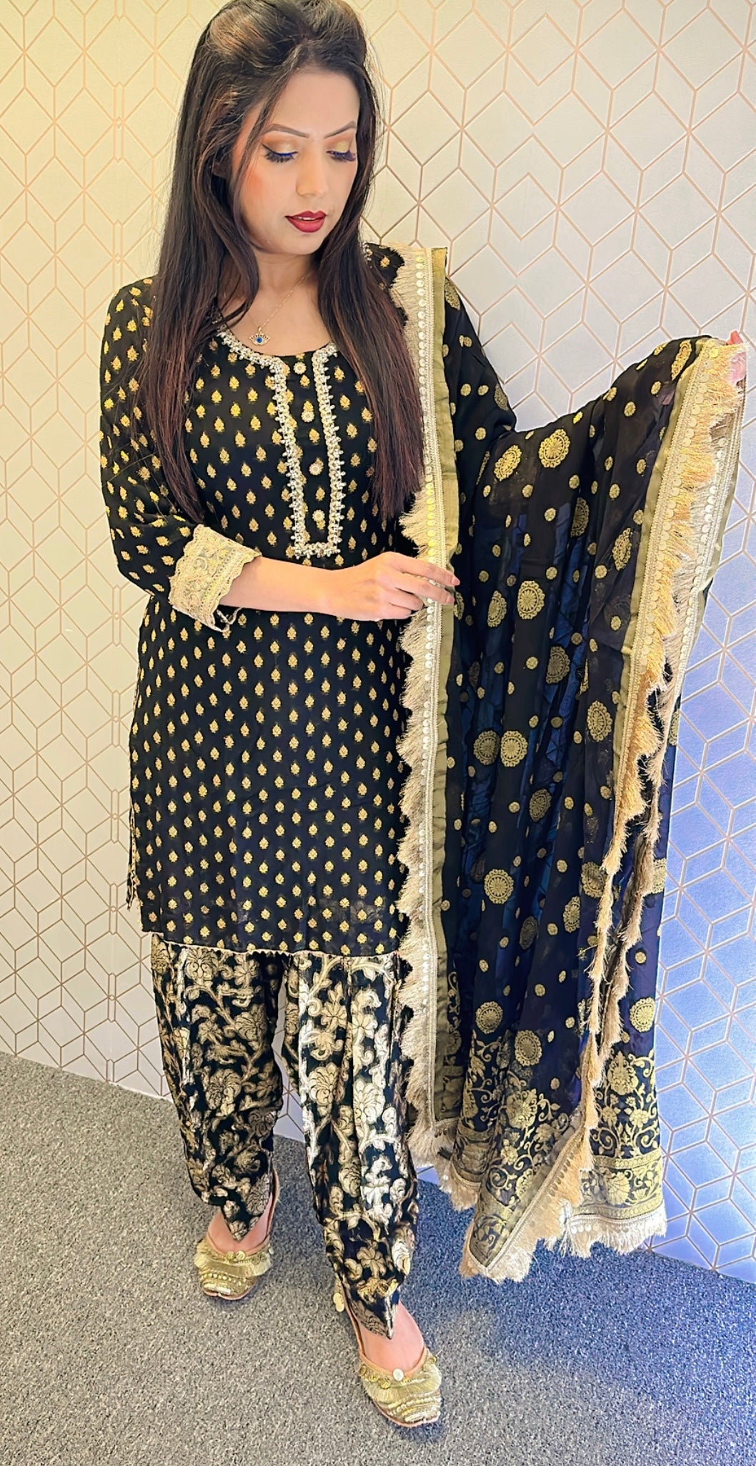 Beautiful suit in georgette