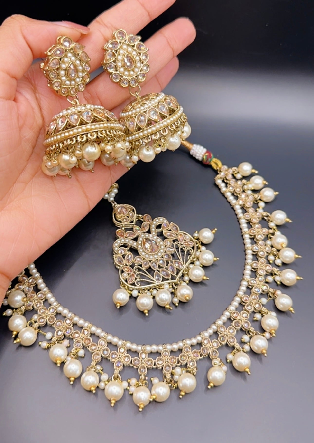 Golden white necklace set